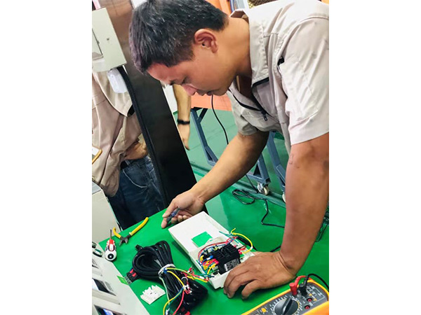 廣東潤東方環(huán)?？照{(diào)工廠維修保養(yǎng)師傅技術(shù)培訓(xùn)