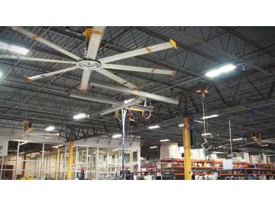 雨水季,工業(yè)大風(fēng)扇幫助廠(chǎng)房車(chē)間防潮除濕 通風(fēng)換氣